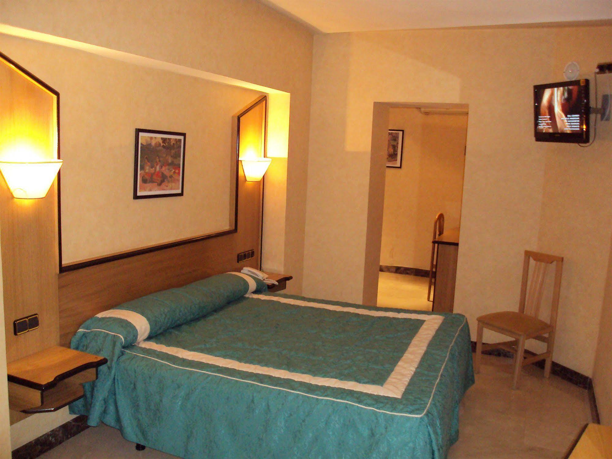 Hotel Ciudad De Navalcarnero Buitenkant foto