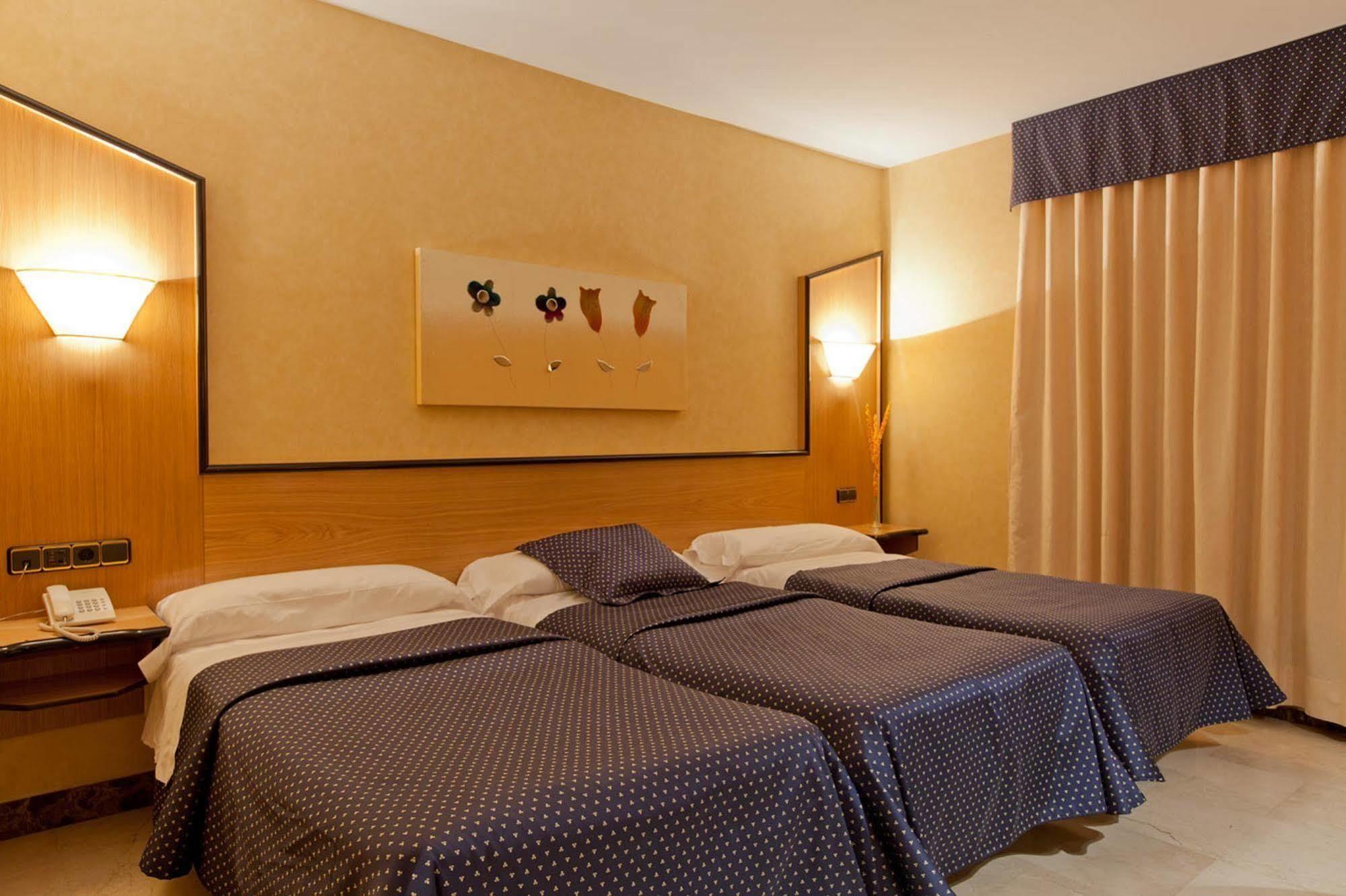 Hotel Ciudad De Navalcarnero Buitenkant foto