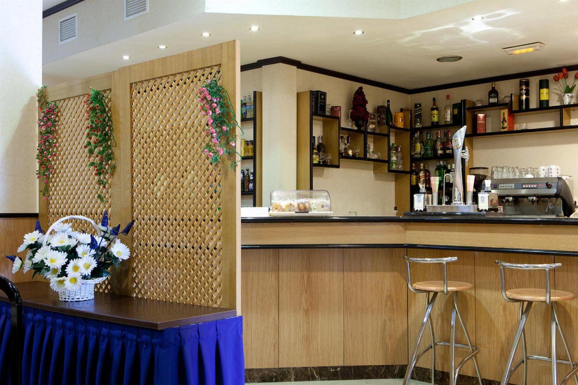 Hotel Ciudad De Navalcarnero Buitenkant foto
